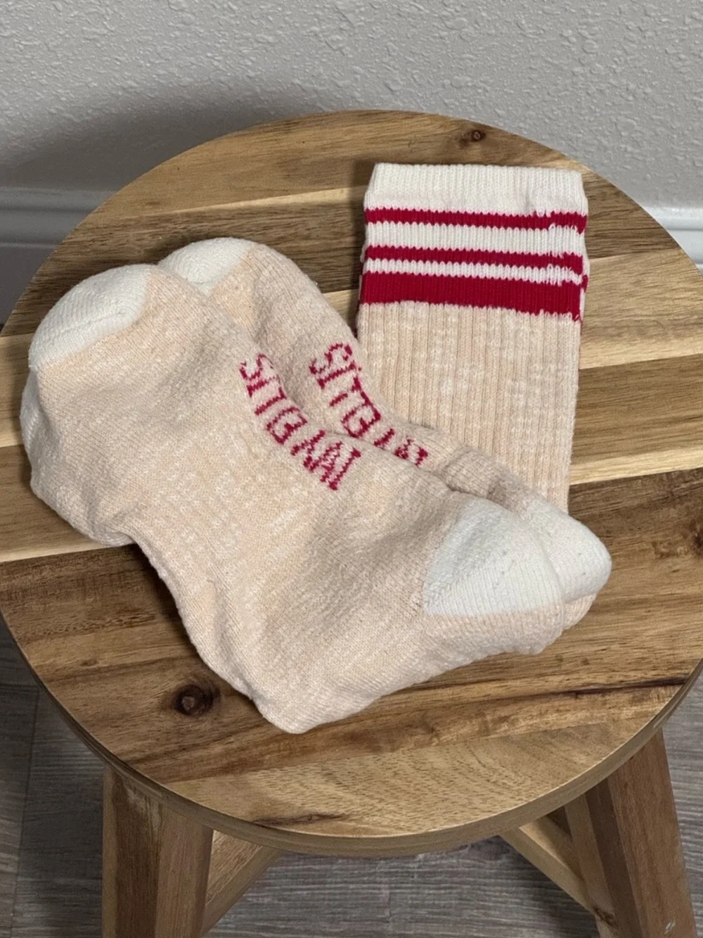 Ivy Ellis The Torrisdale Striped Ribbed Socks Red Cream Unisex OS